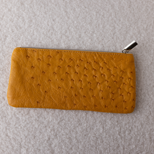 Żółta kosmetyczka ze strusia 1.png